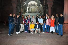 Delegates from Bhutan, Jamaica, Malaysia, Poland, Sri Lanka, Sweden, Tanzania & Uzbekistan visting India under #ICCR's Gen Next Democracy Network programme visited New Delhi's famous Red Fort.