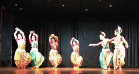 श्रीलंका में "दिव्यानुभूति" परमात्मा का अनुभव, सुश्री मौमिता घोष के नेतृत्व में ओडिसी नृत्य समूह 26 जनवरी - 05 फरवरी 2022 तक भारत के गणतंत्र दिवस के अवसर पर आज़ादी का अमृत महोत्सव के अवसर पर सांस्कृतिक प्रदर्शन देने के लिए।