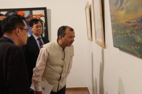 DG,ICCR Shri @ktuhinv & H.E. Ms. Pattarat Hongtong , Ambassador of Thailand inaugurated the contemporary painting exhibition to celebrate the “75th Anniversary: A Portrait of Indo-Thai Friendship” 🇮🇳 🇹🇭 @lalitkalaLKA today. @ThailandinIndia