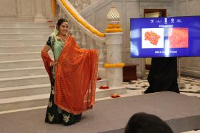 श्रीमती सुचित्रा दुरई, थाईलैंड में भारत की राजदूत, थानपुयिंग पोरानी महनोत, महामहिम द क्वीन मदर के उप सचिव, और संस्कृति, वस्त्र से अन्य गणमान्य व्यक्तियों ने इस कार्यक्रम में भाग लिया