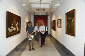 प्रो. क्रिस्टियन एस्कोबार ने अपनी पत्नी के साथ राष्ट्रीय आधुनिक कला संग्रहालय का दौरा किया