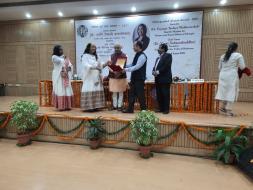 अध्यक्ष ICCR ने 8 अगस्त 2022 को दिल्ली विश्वविद्यालय के सम्मेलन हॉल में आयोजित एक समारोह में पूर्व छात्र पुरस्कार प्रदान किया। इस अवसर पर राष्ट्रपति ने आईसीसीआर पास करने वाले अंतरराष्ट्रीय छात्रों को भारत के पूर्व छात्र कार्ड भी प्रदान किए।