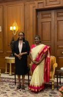 विशेष आमंत्रण पर मा. ICCR के विशिष्ट आगंतुक कार्यक्रम के तहत 🇮🇳 का दौरा कर रहे केन्या के मुख्य न्यायाधीश सीजे मार्थाकूम ने भारत के माननीय राष्ट्रपति, श्रीमती द्रौपदी मुर्मू जी राष्ट्रपतिभवन से मुलाकात की! बैठक के दौरान डीडीजी, आईसीसीआर, श्री राजीव कुमार भी उपस्थित थे!