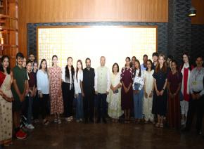 DG,ICCR, Shri  @ktuhinv  met 31 young #Hindi speaking scholars visiting #India from 13 countries under the unique initiative of Hindi Visitors Programme of ICCR !